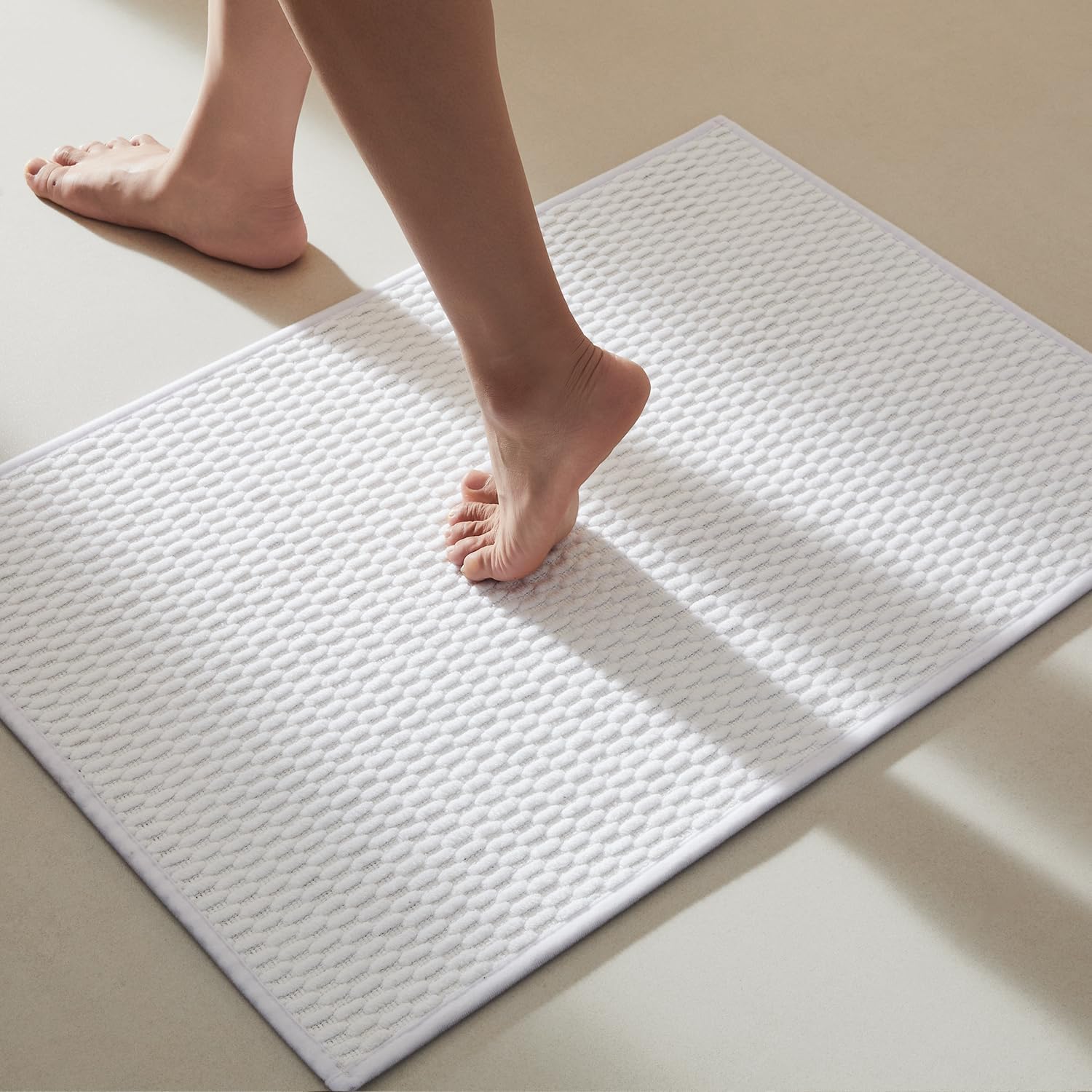 TYUU Bathroom Rugs Non Slip Washable Super Absorbent Thin Bath Mat Quick Dry Low Pile Bathroom Rug White 24x36