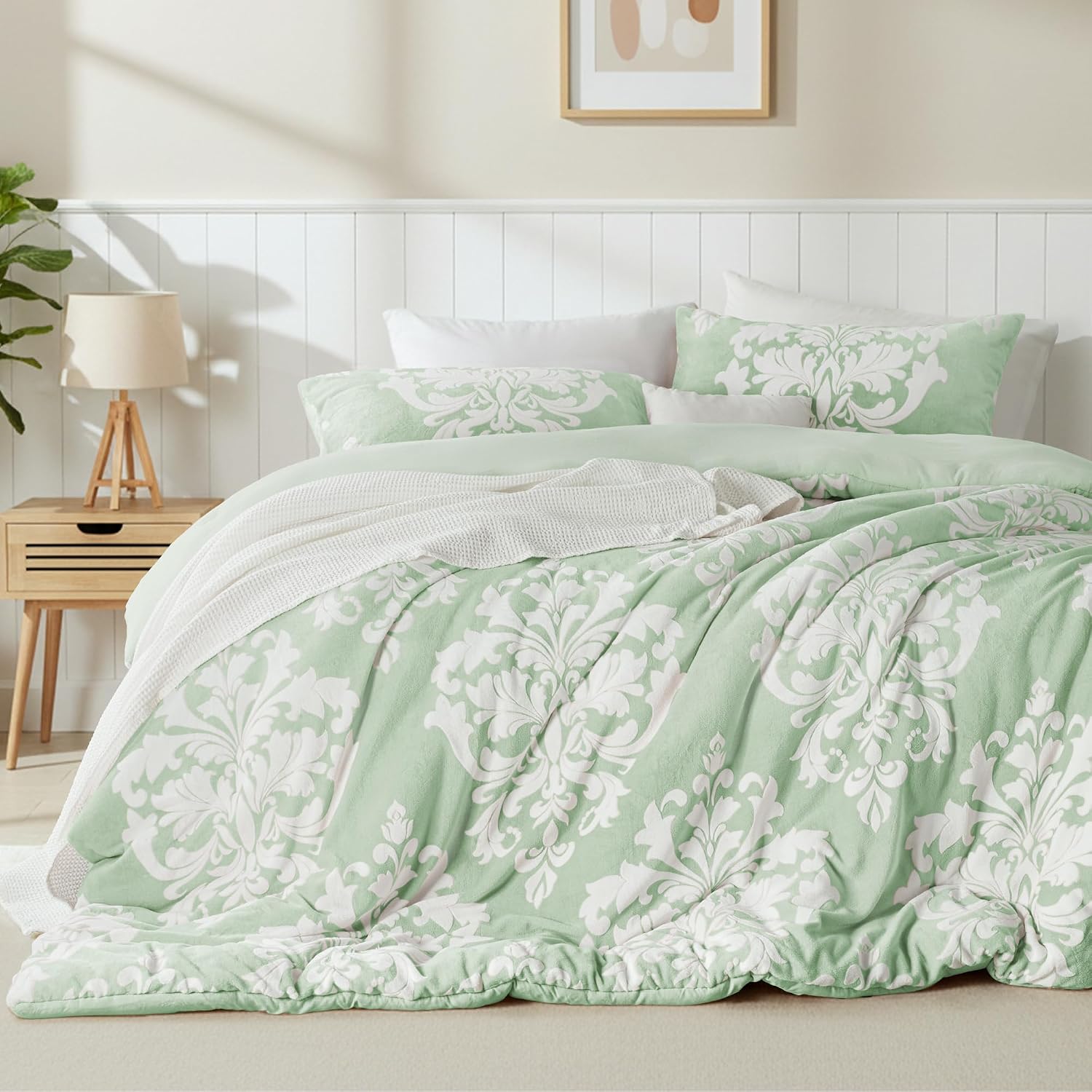 Exclusivo Mezcla Fleece Queen Comforter Set Sage Green
