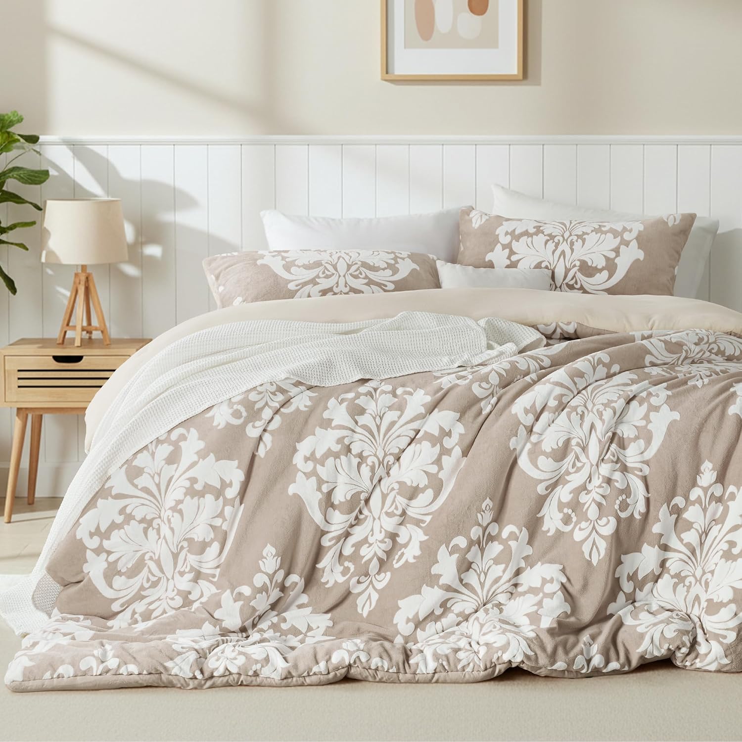 Exclusivo Mezcla Fleece Twin Comforter Set Camel